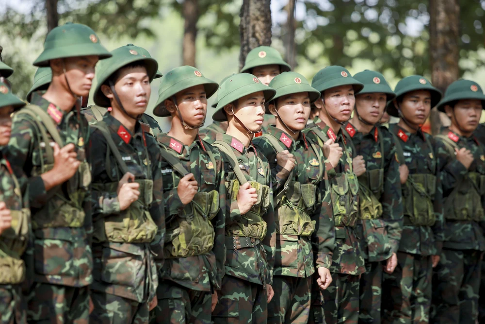 môi trường quân ngũ