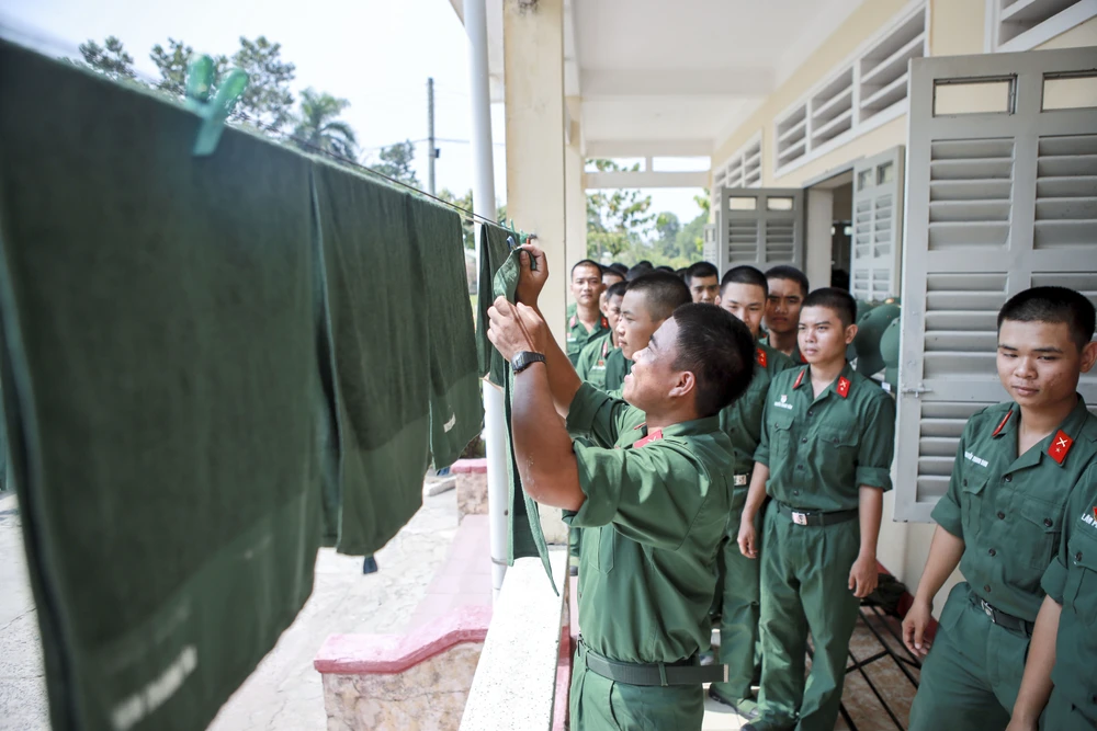 môi trường quân ngũ