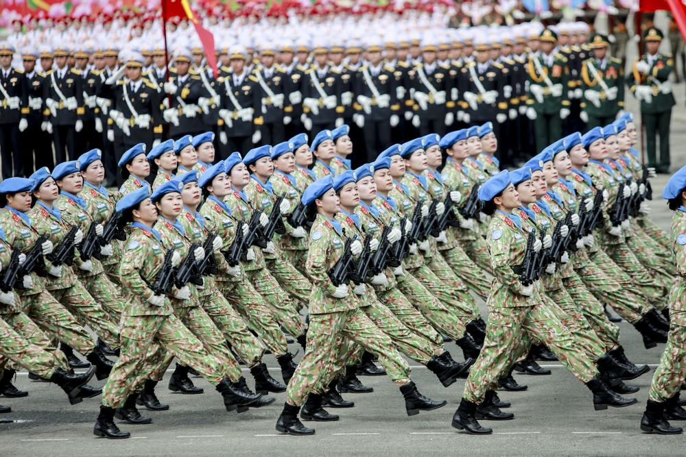 Ngắm những 'bóng hồng' tổng hợp luyện diễu binh 30-4