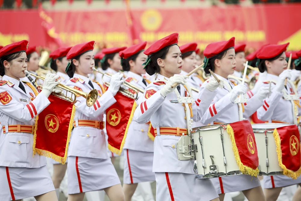 Ngắm những 'bóng hồng' tổng hợp luyện diễu binh 30-4