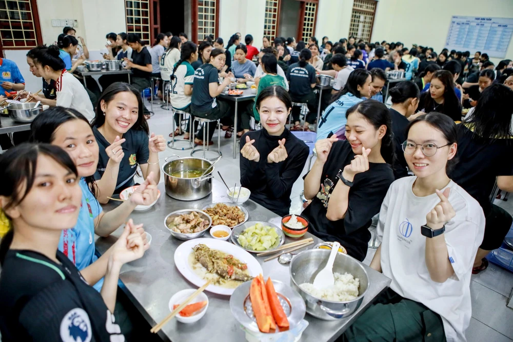 Diễu binh 30-4 Bữa ăn A50 (10).jpg