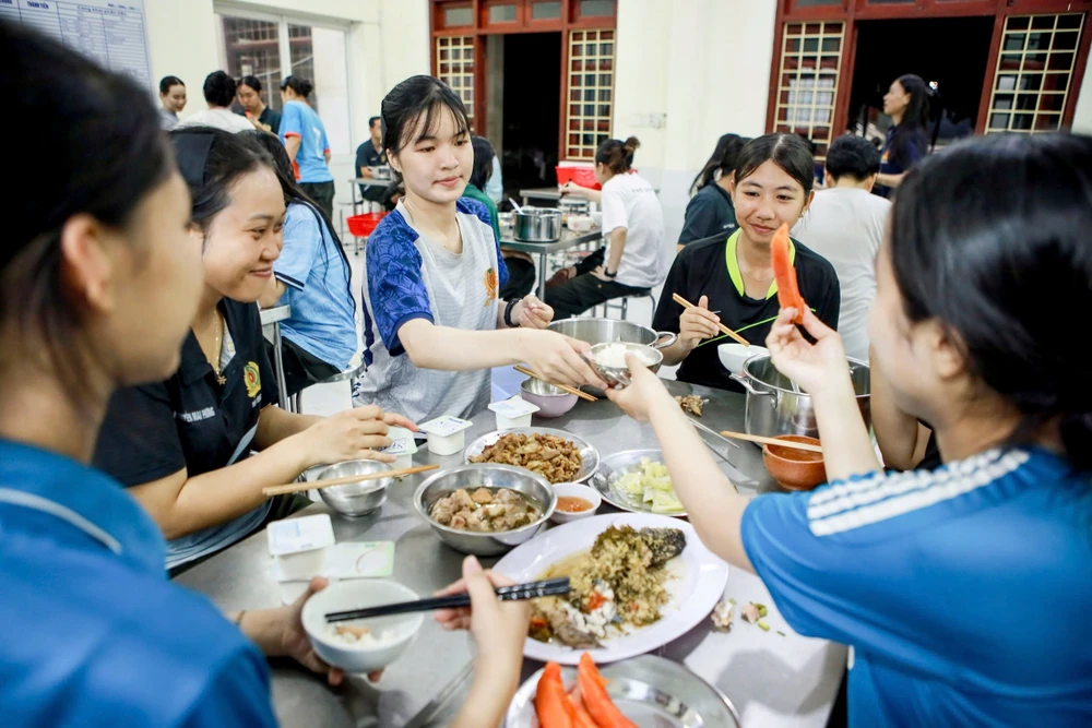 Diễu binh 30-4 Bữa ăn A50 (11).jpg