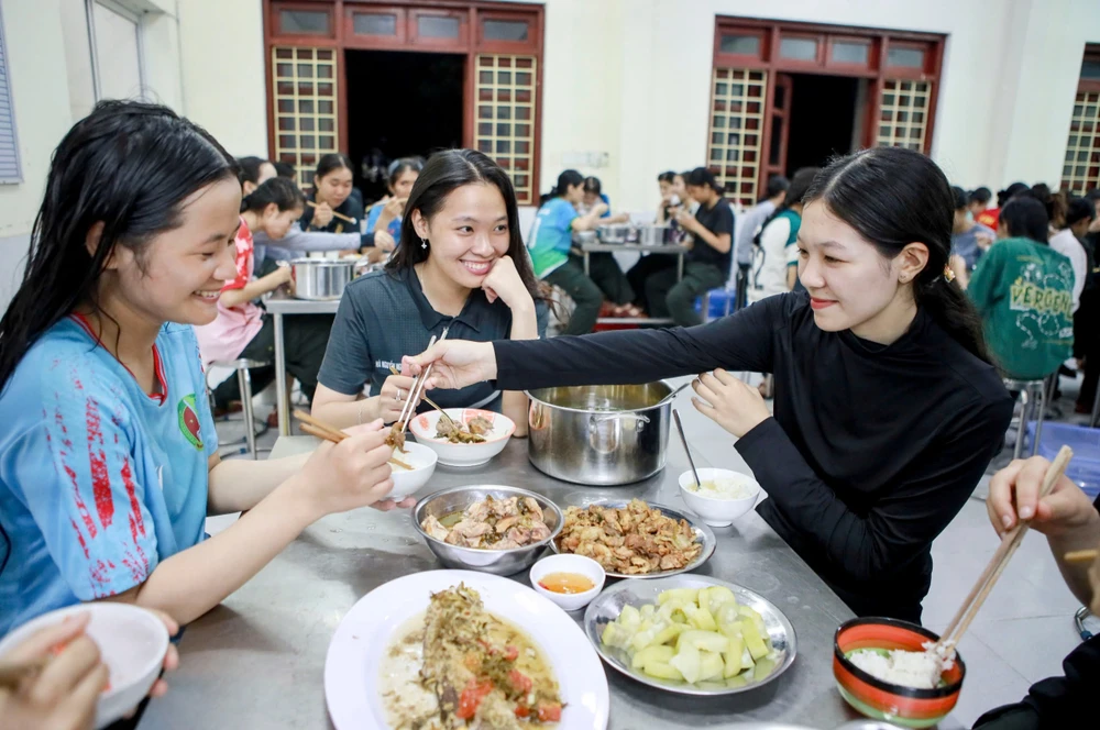 Diễu binh 30-4 Bữa ăn A50 (12).jpg