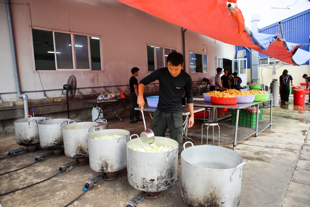 Diễu binh 30-4 Bữa ăn A50 (13).jpg