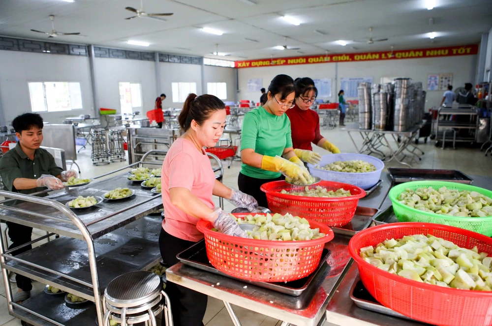 Diễu binh 30-4 Bữa ăn A50 (14).jpg