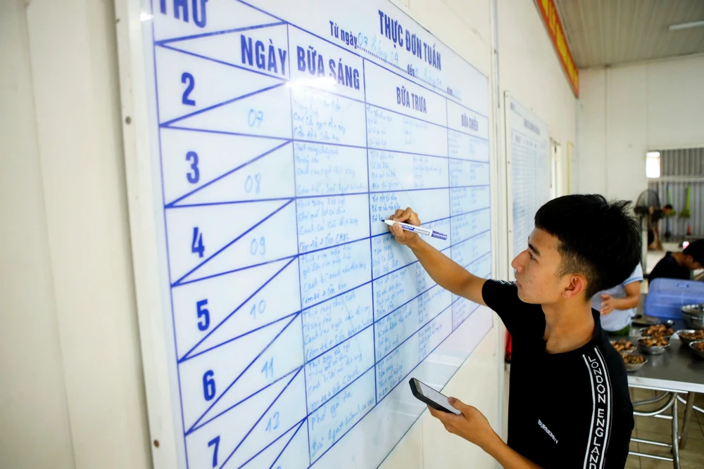 Diễu binh 30-4 Bữa ăn A50 (19).jpg