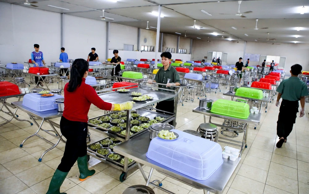 Diễu binh 30-4 Bữa ăn A50 (22).jpg