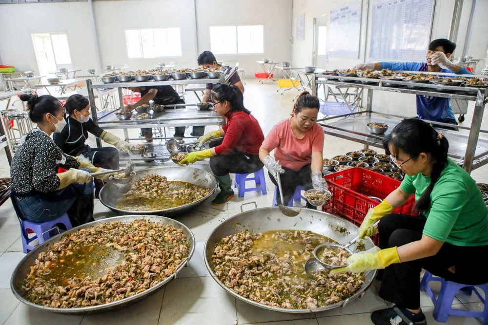 Diễu binh 30-4 Bữa ăn A50 (23).jpg