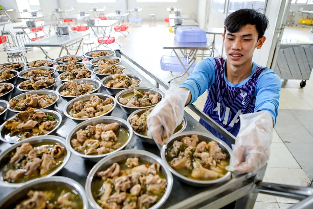 Diễu binh 30-4 Bữa ăn A50 (25).jpg