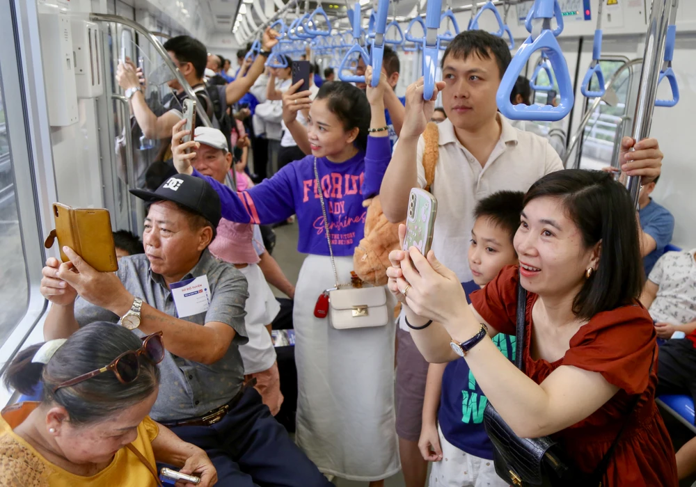 TP.HCM 50 năm vươn mình, bứt phá (1).jpg