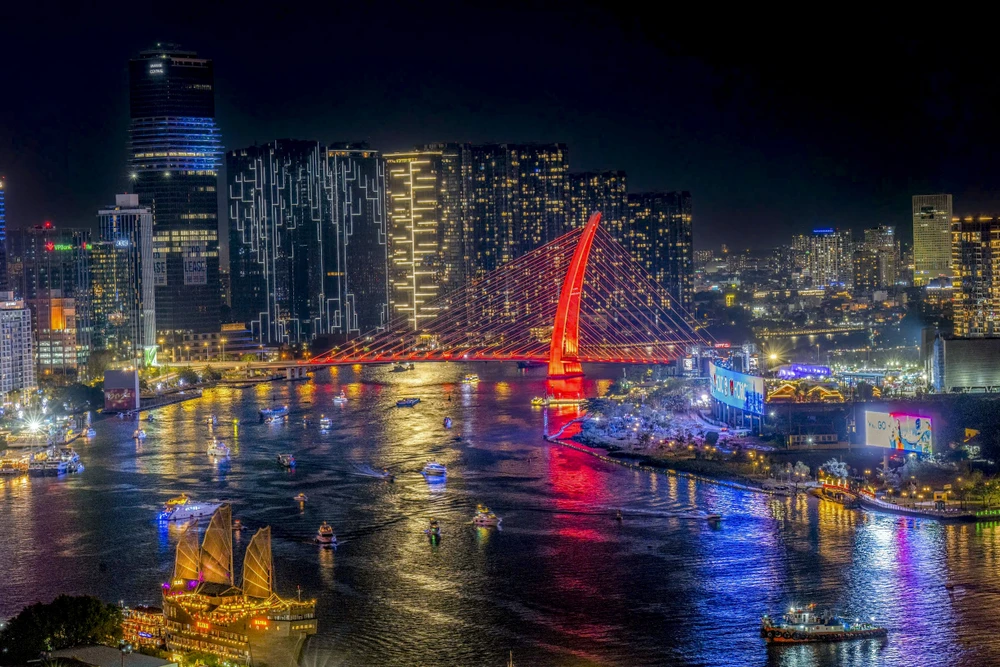 TP.HCM 50 năm vươn mình, bứt phá (14).jpg