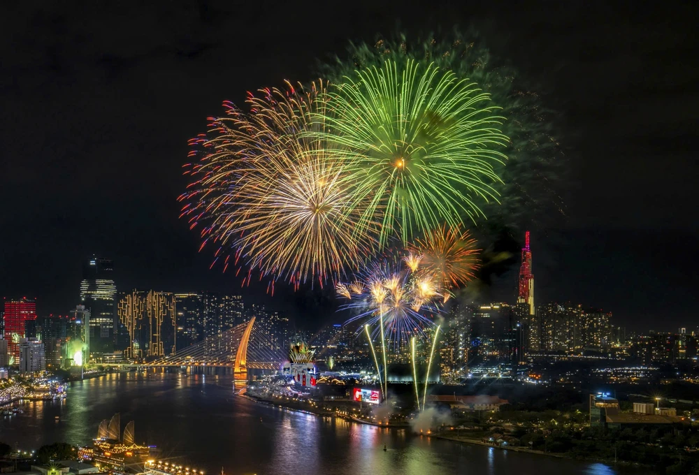 TP.HCM 50 năm vươn mình, bứt phá (16).jpg