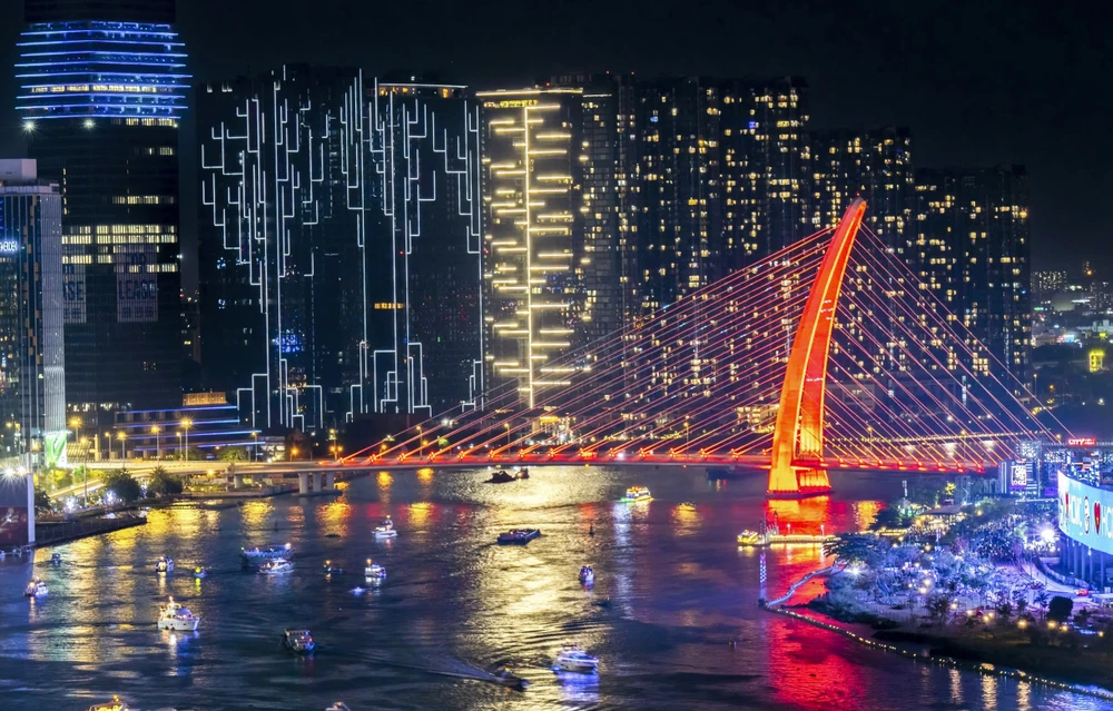 TP.HCM 50 năm vươn mình, bứt phá (17).jpg