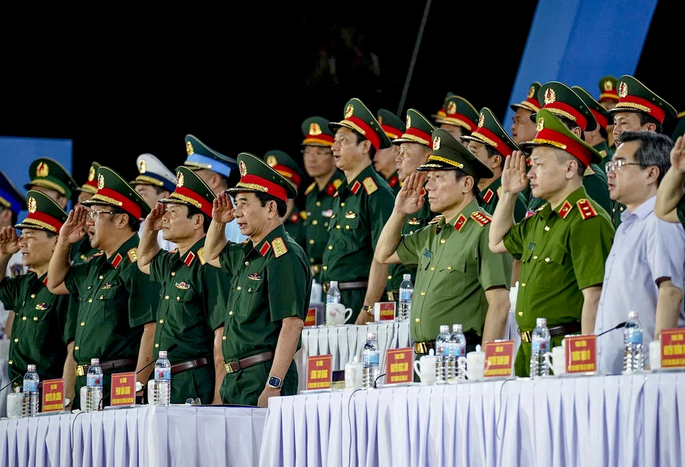 oàn cảnh tổng hợp luyện các khối diễu binh 30-4 trên đường Lê Duẩn