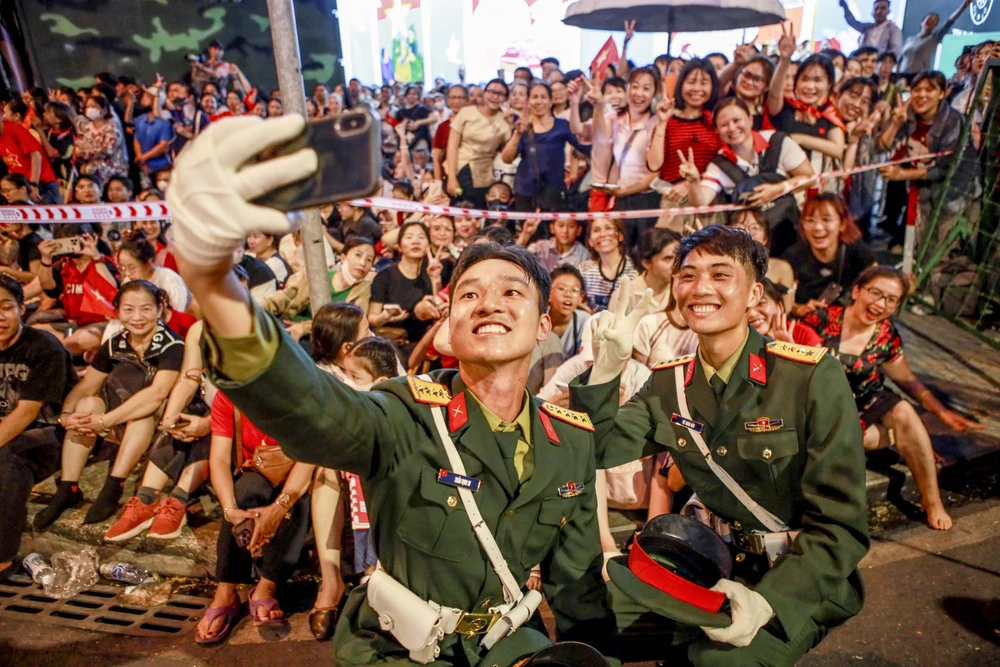 dieu binh 30-4- nguoi dan va chien si (15).jpg