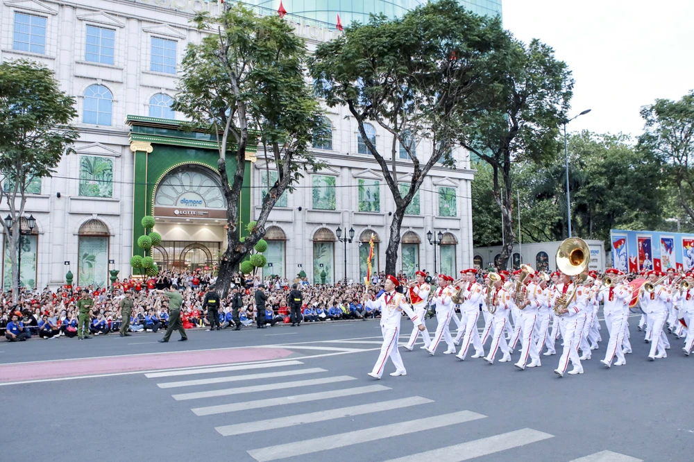 dieu binh 30-4- nguoi dan va chien si (25).jpg