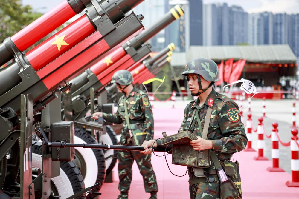 Chiến sĩ hóa học âm thầm đảm bảo an toàn cho diễu binh 30-4 (20).jpg