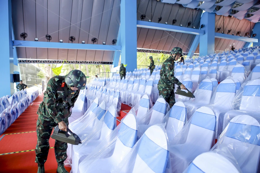 Chiến sĩ hóa học âm thầm đảm bảo an toàn cho diễu binh 30-4 (6).jpg