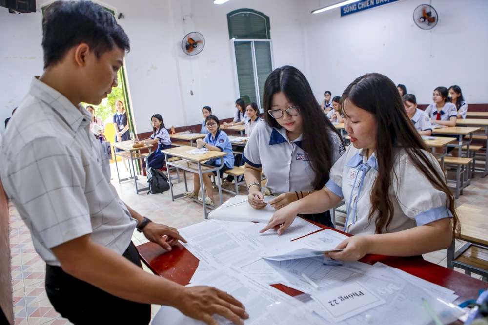 Thi-tuyen-sinh-lop-10 (37).jpg