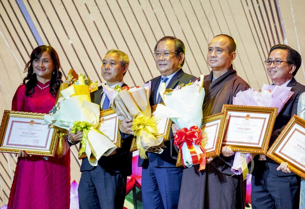 Báo chí TP- Trao giải báo chí (1).jpg