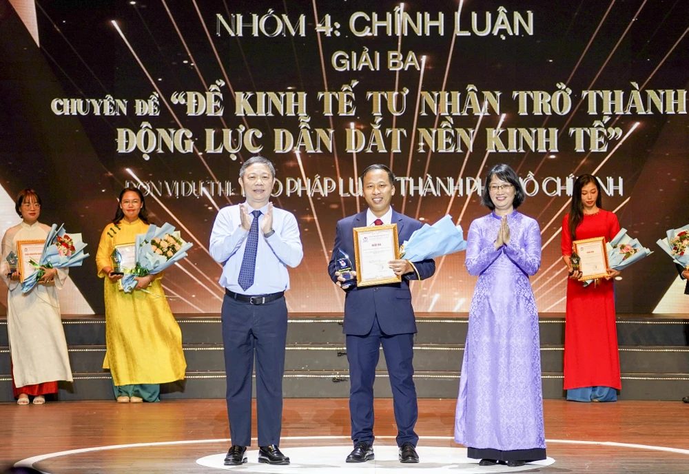 Báo chí TP- Trao giải báo chí (10).jpg