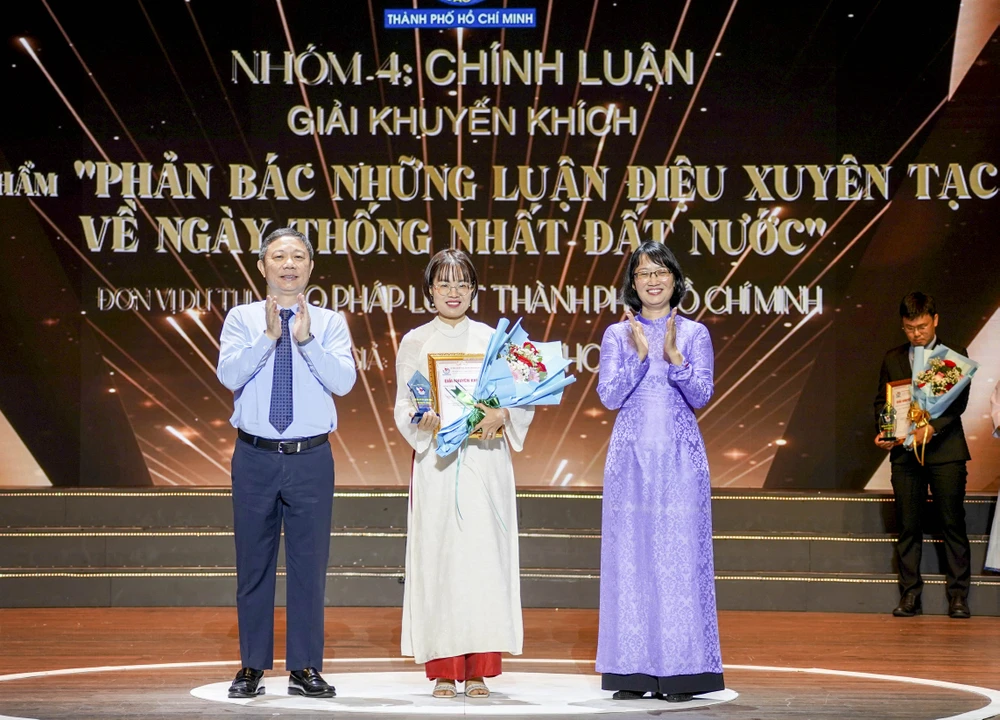 Báo chí TP- Trao giải báo chí (11).jpg