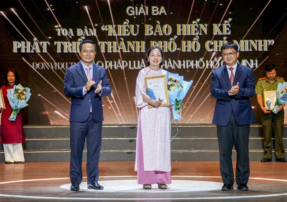 Báo chí TP- Trao giải báo chí (12).jpg