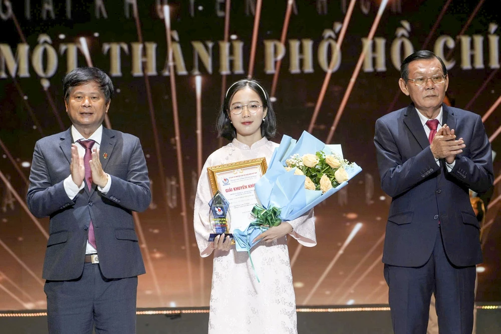 Báo chí TP- Trao giải báo chí (5).jpg