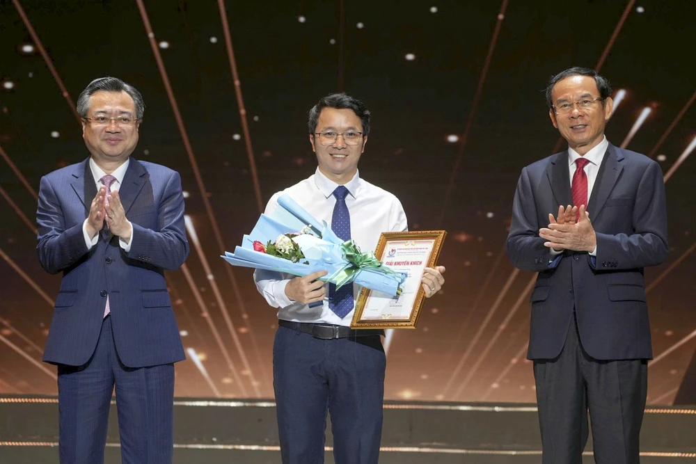 Báo chí TP- Trao giải báo chí (7).jpg