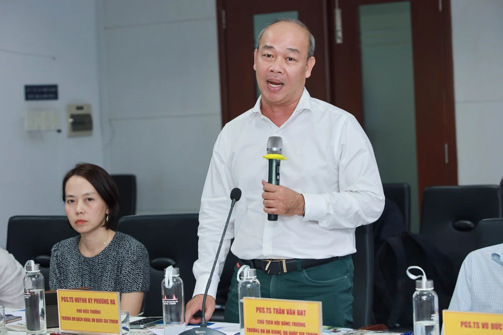 Hoi-dong-truong - Luat-giao-duc dai-hoc-sua-doi (16).jpg