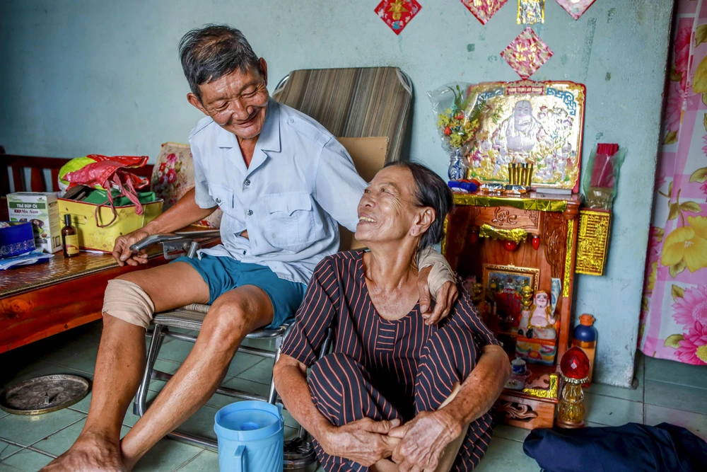  Người đàn ông giữ nghề bơm gas hột quẹt ở TPHCM (31).jpg