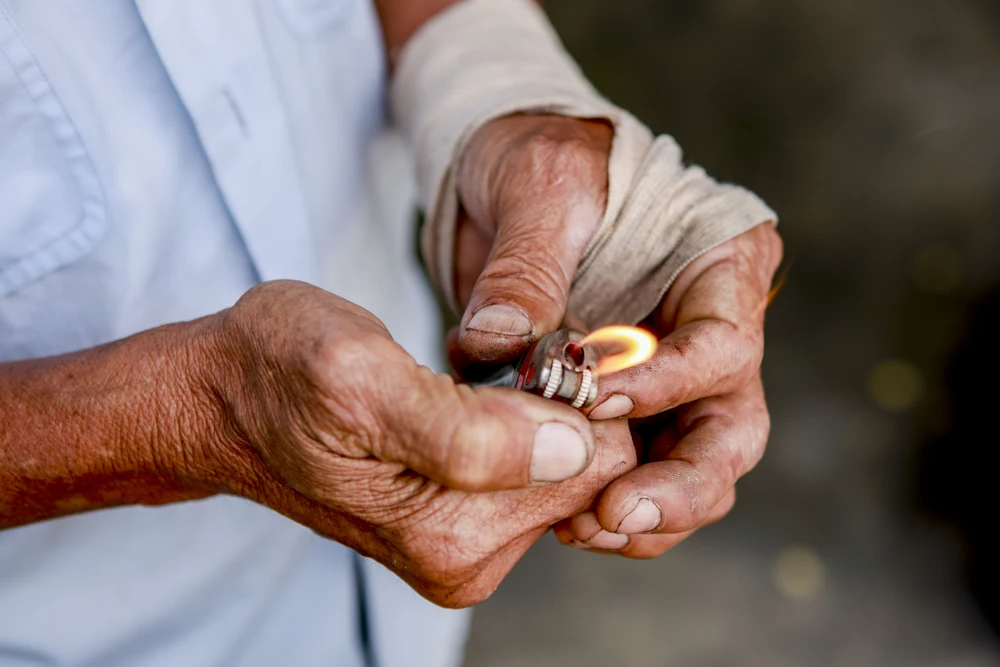  Người đàn ông giữ nghề bơm gas hột quẹt ở TPHCM (36).jpg