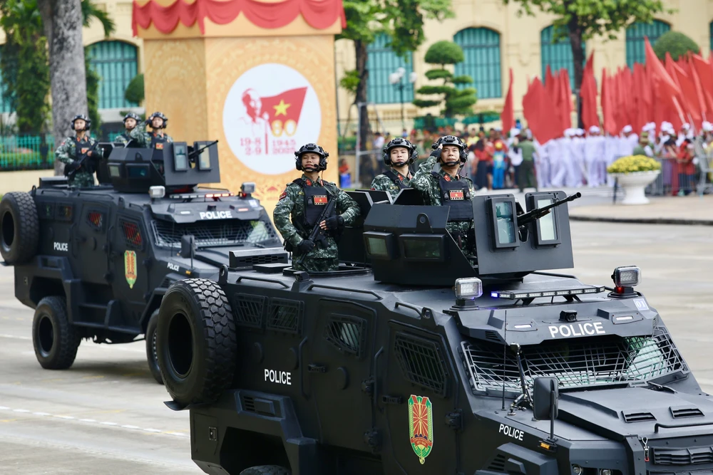 Khí tài tổng duyệt diễu binh A80 (17).jpg