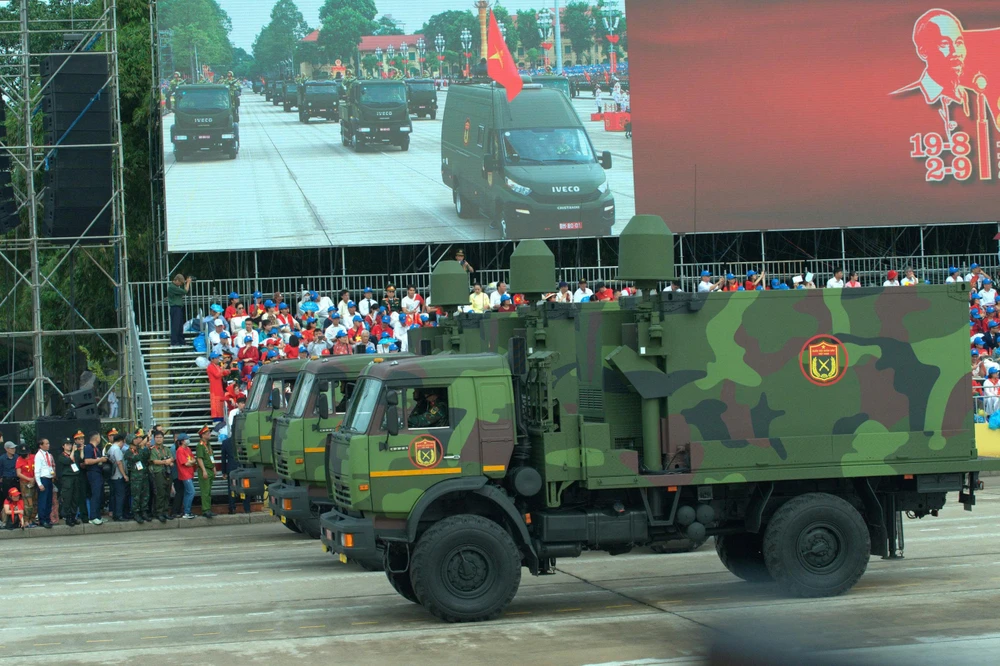 Khí tài tổng duyệt diễu binh A80 (20).jpg