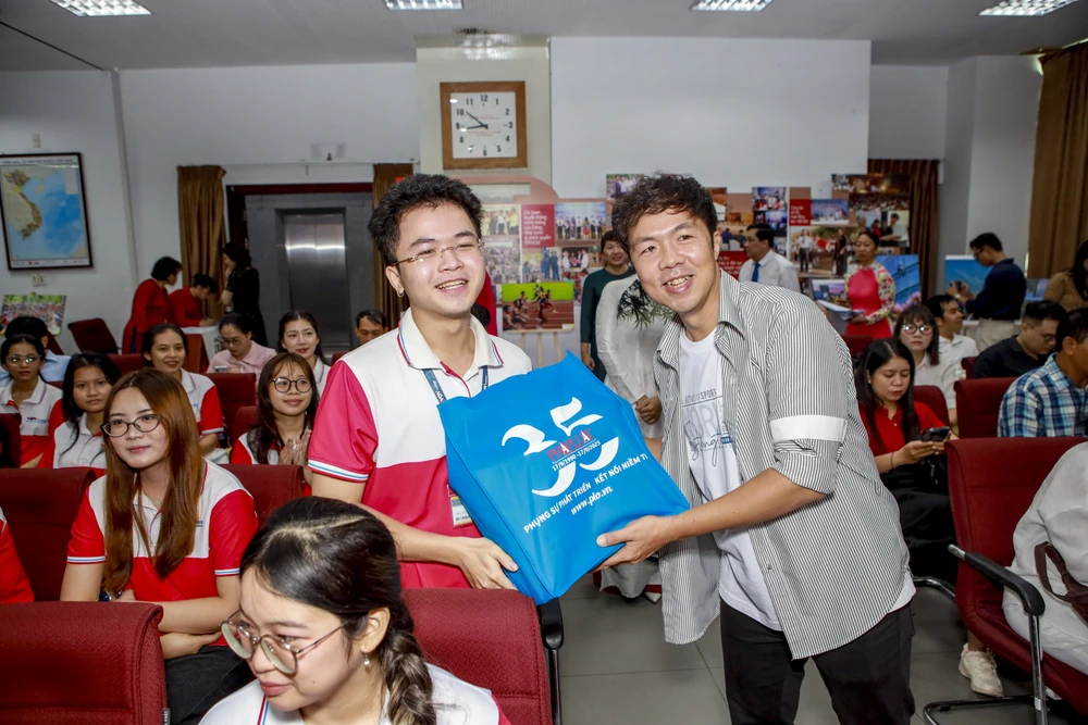 Cuoc thi anh Sac Mau Moi -NN 25.jpg