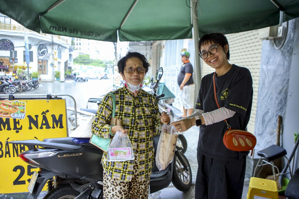 bánh mì treo (7).jpg