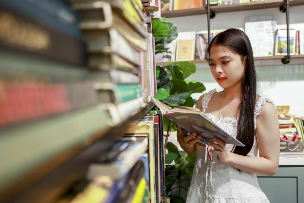 Ở Sài Gòn có quán cà phê 'trả công' cho người đọc sách