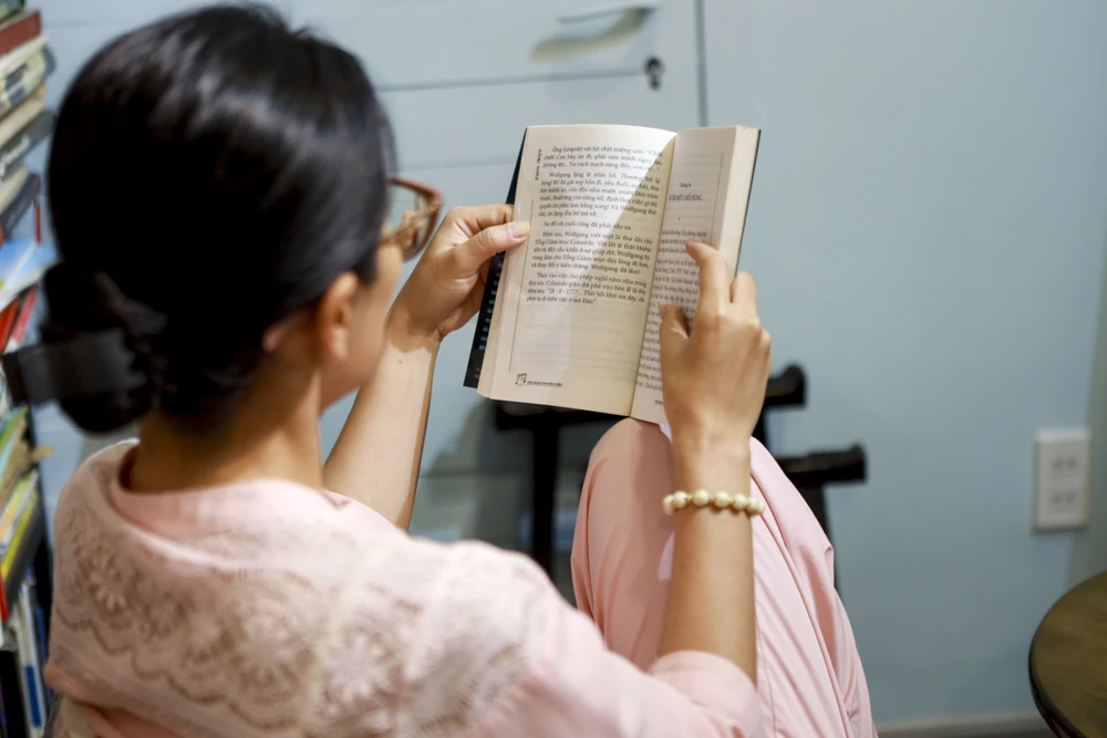 Ở Sài Gòn có quán cà phê 'trả công' cho người đọc sách