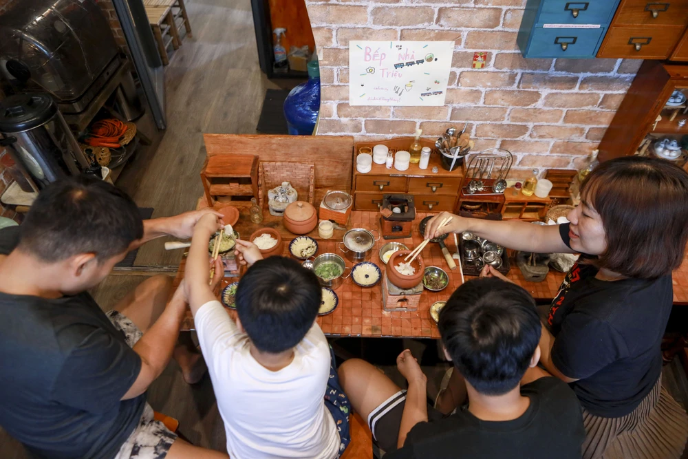 Bữa ăn tí hon (1).jpg