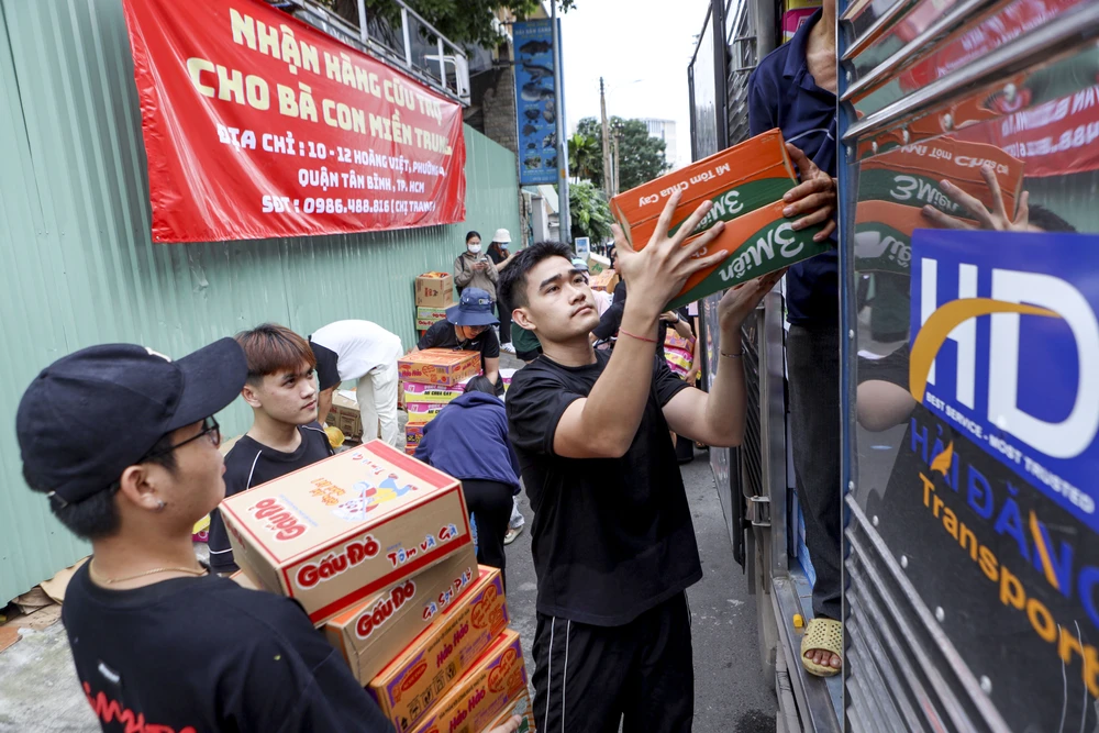 Cuu tro mien trung (10).jpg