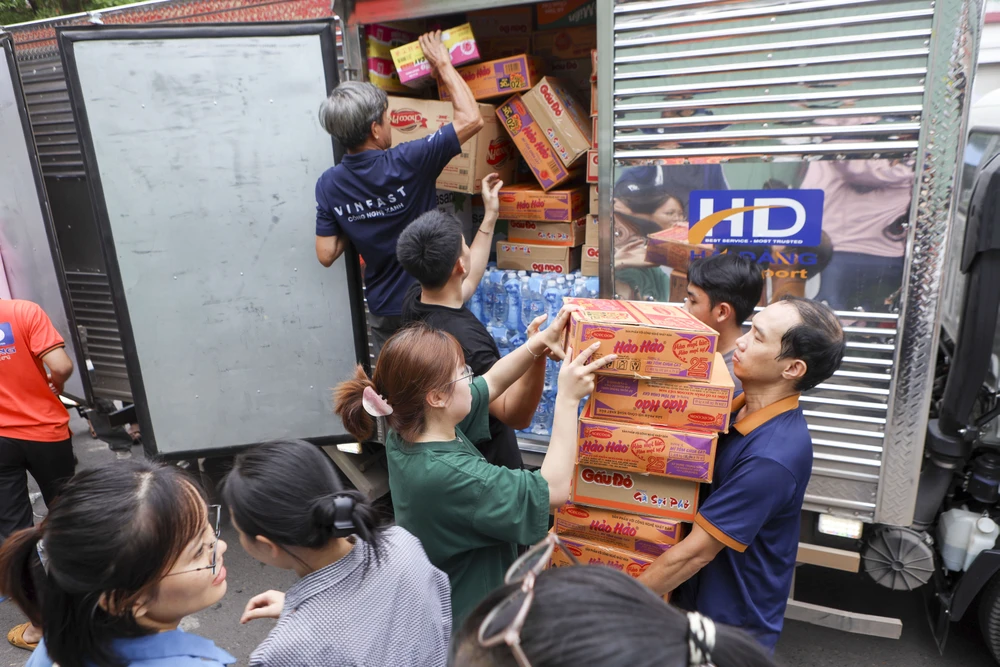 Cuu tro mien trung (11).jpg