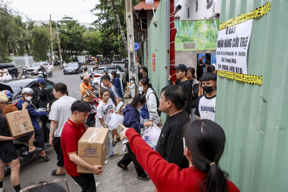 Cuu tro mien trung (12).jpg