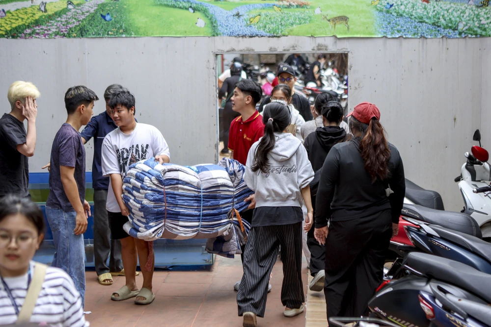 Cuu tro mien trung (2).jpg