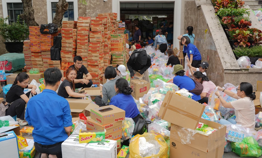 Cứu trợ miền Trung (3).jpg
