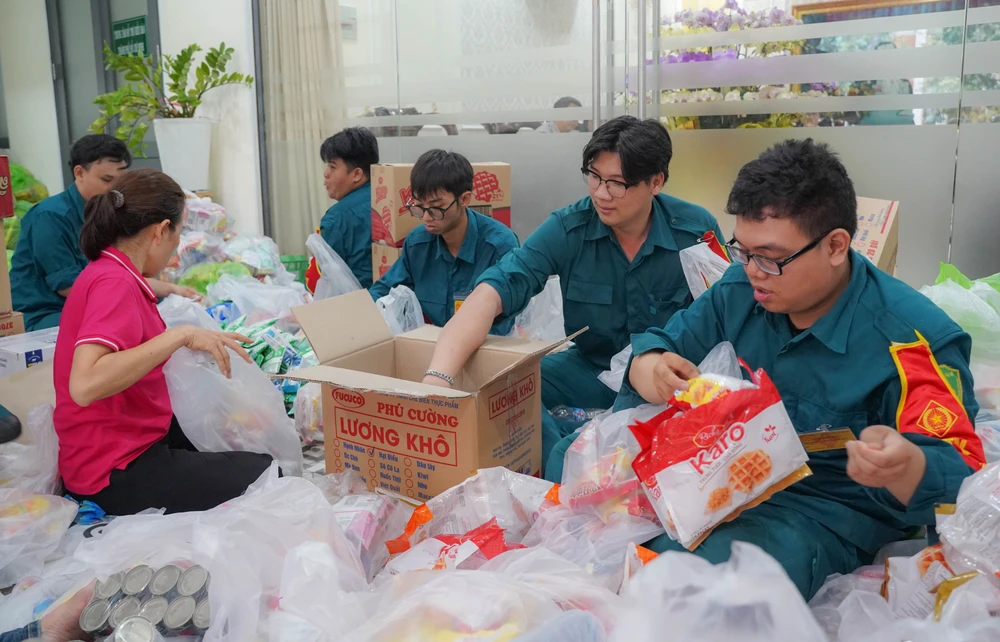 Cứu trợ miền Trung (5).jpg