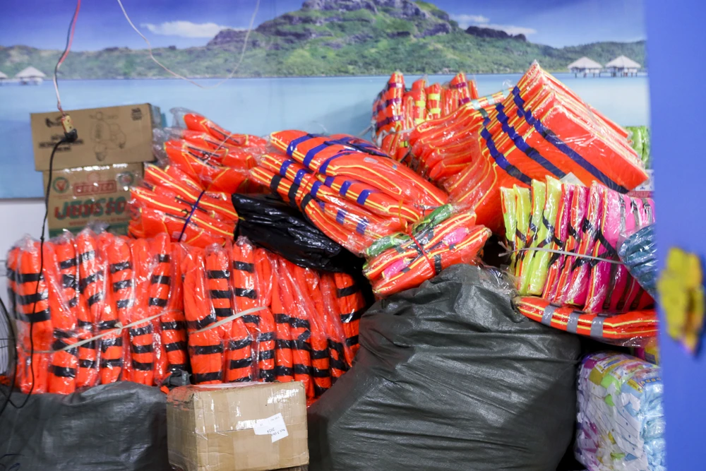 Cuu tro mien trung (7).jpg