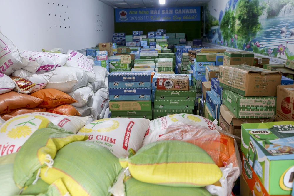 Cuu tro mien trung (8).jpg