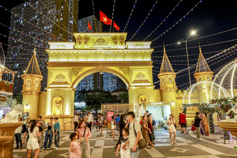 Lau dai giang sinh (17).jpg