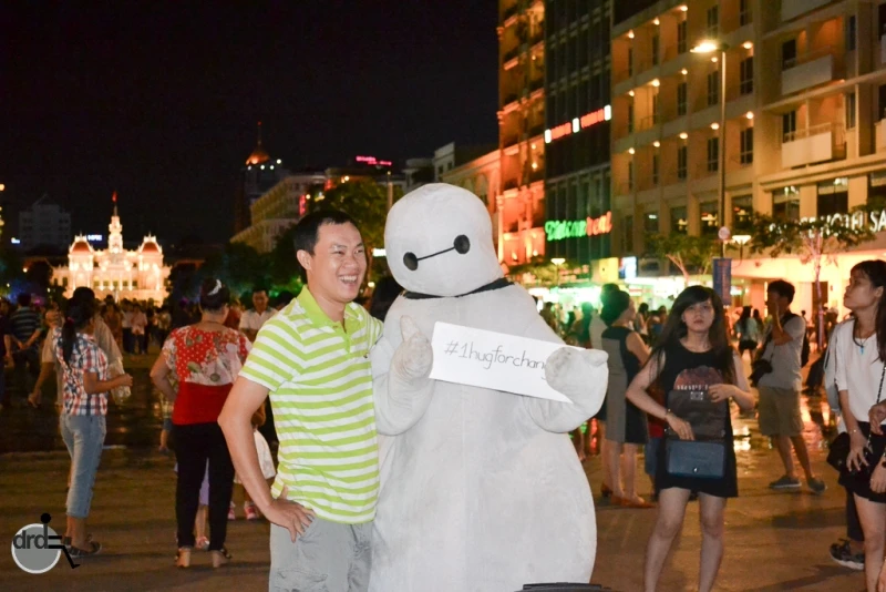 'Ôm' hướng về người khuyết tật ảnh 2