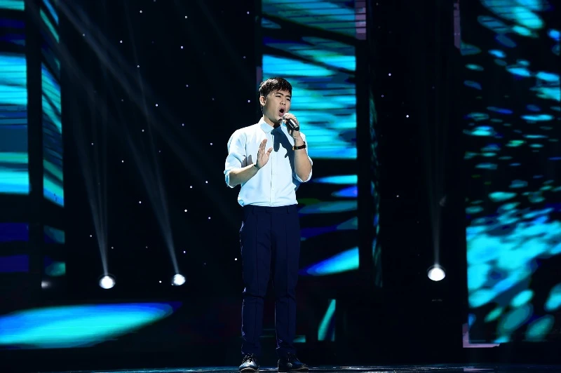 Thần tượng Bolero: 'Chàng trai ngân hàng khiến cả bốn HLV giành giật là ai?' ảnh 3